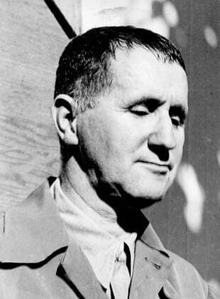 Bertolt Brecht (1898-1956) German dramatist and poet, one of the most influential figures in 20th century theatre. An anti-Nazi, he left Germany in 1933 for Scandinavia and the USA. UnitedArchives00911466 