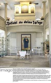 Porträt des Liederdichters Paul Gerhardt (Ölgemälde des Malers Wassili Jeremejew, 2000) in der Paul-Gerhardt-Gedächtniskapelle im sächsischen Gräfenhainichen, wo der Theologe vor 400 Jahren, am 12.03.1607, geboren wurde (Foto vom 16.02.2007). Gerhardt war bis zu seinem Tod am 27.05.1676 Pfarrer der evangelischen Gemeinde in Lübben, in deren Kirche sein Grab liegt. DER ABDRUCK DES EPD-FOTOS IST HONORARPFLICHTIG! Paul Gerhardt 221194 EDITORIAL USE ONLY