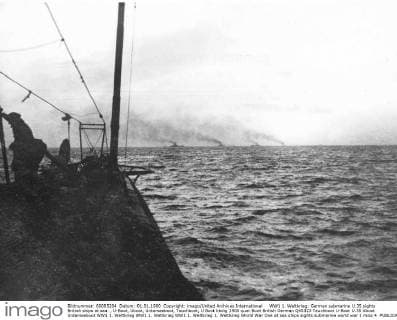 WW1: German submarine U.35 sights British ships at sea. , U-Boot, Uboot, Unterseeboot, Tauchboot, U Boot UnitedArchives00921077 
