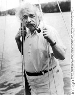 Albert Einstein 1935 before his departure for Bermuda UnitedArchives00926789 