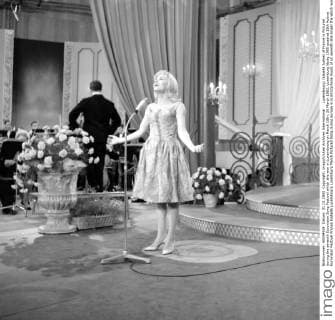 Luxembourg: Isabelle Aubret of France is Pictured during the seventh Eurovision Song Festival which she won in Luxembourg on March 18th. 20 March 1962, Luxemburg UnitedArchives00929026 