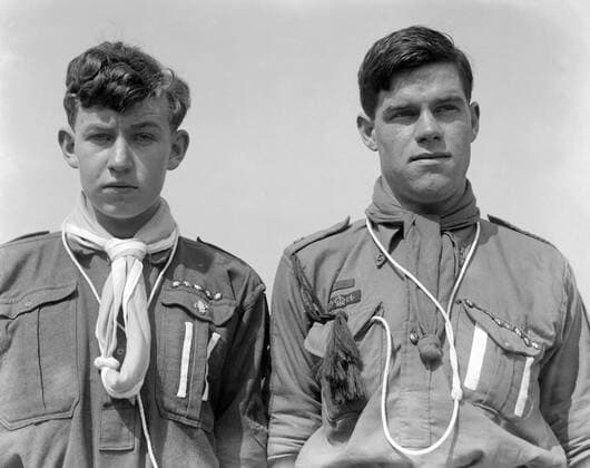 Ernest Shackleton Antarctic Expedition Two Scouts on the Expedition Patrol Leader Norman Mooney (left) and Patrol Leader James Marr (right) 1921 , Pfadfinder, Pfadfinderbewegung UnitedArchives00934368 