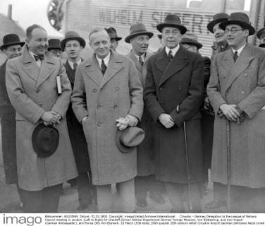 Croydon - German Delegation to the League of Nations Council meeting in London. (Left to Right) Dr Dieckoff (Direct Political Department German Foreign Mission), Von Ribbentrop, and Von Hoesch (German Ambassador), and Prince Otto Von Bismark. 18 March 1936 UnitedArchives00934500 