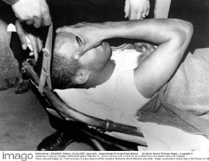 IMAGO History, U.S. Bürgerrechtsbewegung: 1954-1968 Stretcher bourne Thomas Hagan , a suspect in yesterday s slaying of Negro Nationalist leader Malcolm X , covers his face with a hand as he is taken from the Jewish Memorial Hospital . Police rescued Hagan 22 , from a group of angry Negros at the Audubon Ballroom where Malcolm was shot . Hagan sustained a broken leg in the fracas 21 February 1965 UnitedArchives00937032 