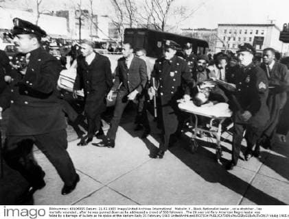 IMAGO History, U.S. Bürgerrechtsbewegung: 1954-1968 Malcolm X , Black Nationalist leader , on a stretcher , lies mortally wounded , after he was gunned down as he addressed a crowd of 500 followers . The 29 year old fiery American Negro leader was felled by a barrage of bullets as he spoke at the Harlem Rally 21 February 1965 UnitedArchives00937034 