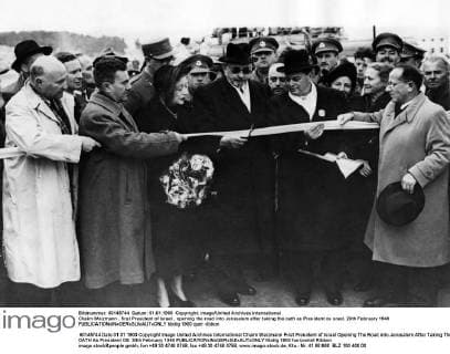 Chaim Weizmann , first President of Israel , opening the road into Jerusalem after taking the oath as President os srael. 20th February 1949  UnitedArchives00939899