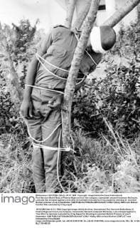Port Harcourt Biafra Body of Federal Nigerian front line company commander second lieutenant McCauley Lamurde lies slumped against a tree after he had been executed by firing squad for shooting an unarmed Biafran prisoner of war 6 September 1968  UnitedArchives00941292