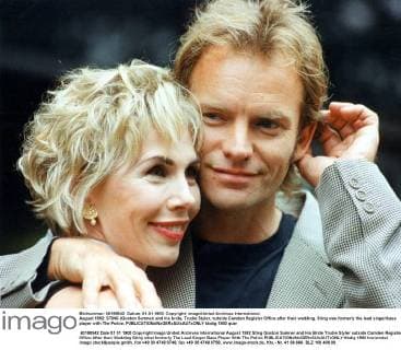 August 1992: STING (Gordon Sumner) and his bride, Trudie Styler, outside Camden Register Office after their wedding. Sting was formerly the lead singer bass player with The Police.  UnitedArchives00956708