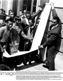 Solidarity meeting at the US Embassy in Paris of Americans , , who, unlike Burt Lancaster cannot go back to the US for a day to take part in the March on Washington.With the Secretary & the long roll of signatures, we recognize James Baldwin,William Marshall, May Mercer & Slim Memphis.21st August 1963  UnitedArchives00957762