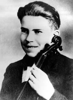 Richard Nixon photographed as a sophamore at Fullerton High School, Fullerton, California. He played the violin in the high school orchestra. 3 January 1969  UnitedArchives01006844