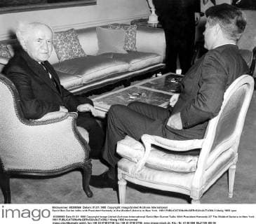 David Ben Gurion talks with President Kennedy at the Waldorf-Astoria in New York. 1961  UnitedArchives01012001