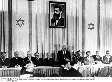 Israel Independence 1948. Ben Gurion proclaims the new Jewish State of Israel in Tel-Aviv.  UnitedArchives01012004