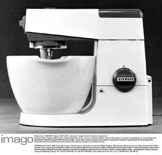 IMAGO Creative: Haushaltsgeräte - Küchenmaschine Kenwood Chef. August 1965, Küche, Küchenmaschine, Koch, kochen, Chefkoch, Maitre, Küche, Sternekoch, Haushalt, Haushaltsgerät, Haushaltsgeräte, Hausarbeit  UnitedArchives01012715