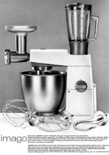 IMAGO Creative: Haushaltsgeräte - Küchenmaschine Kenwood Chef Electric Mixer. costs Â£31 10s 7 February 1959, Küche, Küchenmaschine, Koch, kochen, Chefkoch, Maitre, Küche, Sternekoch  UnitedArchives01012749