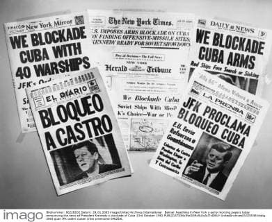 Banner headlines in New York s early morning papers today announcing the news of President Kennedy s blockade of Cuba 23rd October 1962  UnitedArchives01025548