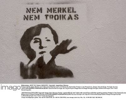 Protest Gafitti gegen Merkel und Troika mit erhobenem Arm und Hitlergruß, Politischer Protest in der Finanzkrise, Braga, Distrikt Braga, Portugal, Europa !ACHTUNGxMINDESTHONORARx60xEURO!
