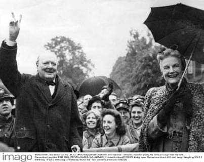 Winston Churchill giving his famous V sign with his wife Clementine Laughton 1945  UnitedArchives01033473