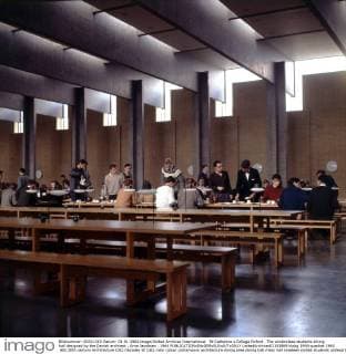 Architektur von Arne Jacobsen St Catherine s College Oxford . The windowless students dining hall designed by the Danish architect , Arne Jacobsen . 1964  UnitedArchives01153869