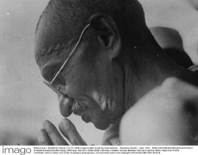 Mahatma Gandhi . April 1931 .  UnitedArchives01532983