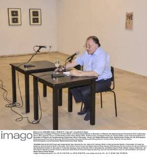 Eröffnung des viertägigen Festes für Gerhard Rühm in der Kammerhof Galerie in Gmunden im Rahmen der Salzkammergut Festwochen 2013 in Gmunden. Dieses Bild zeigt den Kunst- und Medientheoretiker Peter Weibel 2013 - Eröffnung des viertägigen Festes für Gerhard Rühm in der Kammerhof Galerie in Gmunden im Rahmen der Salzkammergut Festwochen 2013 in Gmunden - Kunst- und Medientheoretiker Peter Weibel