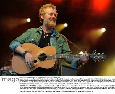 Jena Sommer Konzert Festival Theaterplatz Jena Kulturarena Jena 2013 - KonzertArena Glen Hansard Glen Hansard ( 21. April 1970 in Dublin) ist ein irischer Sänger, Gitarrist und Schauspieler. Glen Hansard ist Sänger und Gitarrist der irischen Rockband The Frames und Hauptdarsteller in Once. Dessen Regisseur John Carney war bei The Frames bis 1993 Bassist. Glen Hansard - Kulturarena Jena 2013 - KonzertArena