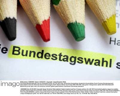 Schriftzug Bundestagswahl und vier Buntstifte ** NUR FUER REDAKTIONELLE ZWECKE ** EDITORIAL USE ONLY **