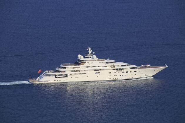  Lürssen Motoryacht Topaz kreuzt iblpse03666611.jpg