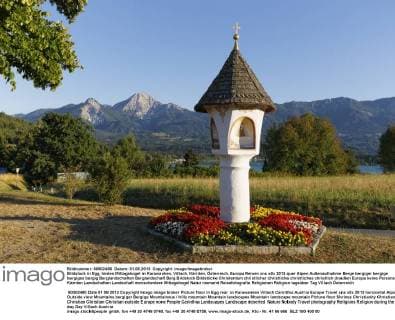  Bildstock in Egg, hinten Mittagskogel in Karawanken, Villach, Kärnten, Österreich, Europa ibxman03729853.jpg