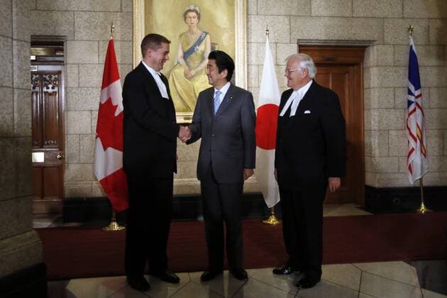 Japanese Prime Minister Shinzo Abe (C) meets with Speaker of Canada s House of Commons Andrew Scheer and Senate Speaker Noel Kinsella at the Parliament Hill in Ottawa Sept. 23, 2013. Shinzo Abe arrived in Ottawa on Monday. (Xinhua David Kawai) (ybg) CANADA-JAPANESE PM-VISIT 