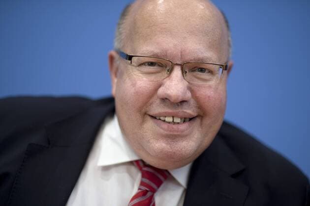 Peter Altmaier, PK Weltklimabericht DEU, Deutschland, Germany, Berlin, 27.09.2013 Peter Altmaier, Bundesminister für Umwelt, Naturschutz und Reaktorsicherheit CDU, nach der Bundespressekonferenz zum Thema Der 5. Weltklimabericht des IPCC. Deutsche Politik, Bundespolitik, Politiker, 2013, Europa, Deutschland, Umweltpolitik, Bundesumweltminister, Portrait, Portraet. Peter Altmaier, Federal Minister for the Environment CDU. Press conference, German, Germany, Europe, Politics, Politician, Portrait.