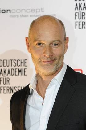 Der Schauspieler Simon Licht kommt am 01.10.2013 in Köln zur 1. Verleihung der Preise der Deutschen Akademie für Fernsehen (DAfF) für herausragende Leistungen im deutschen Fernsehen.
