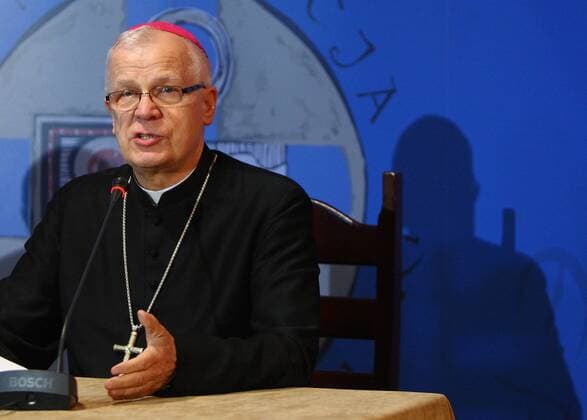 Archbishop Michalik at a press conference after his shocking words about problem of paedophilia in Polish church PHOTO: STANISLAW KOWALCZUK EAST NEWS. 08 10 2013 WARSZAWA N Z: ARCYBISKUP JOZEF MICHALIK PROSTUJE SWOJE SLOWA NA KONFERENCJI PRASOWEJ EN_01100638_0003 