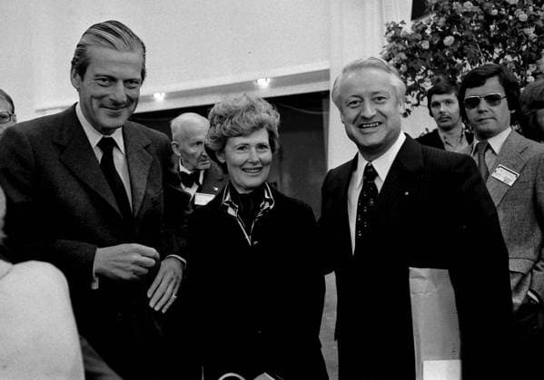 24. CDU Parteitag (vom 24.-26. Mai 1976 in Hannover). Im Foto: v.li: Walter Leisler-Kiep Julia Dingwort-Nusseck und Wilfried Hasselmann