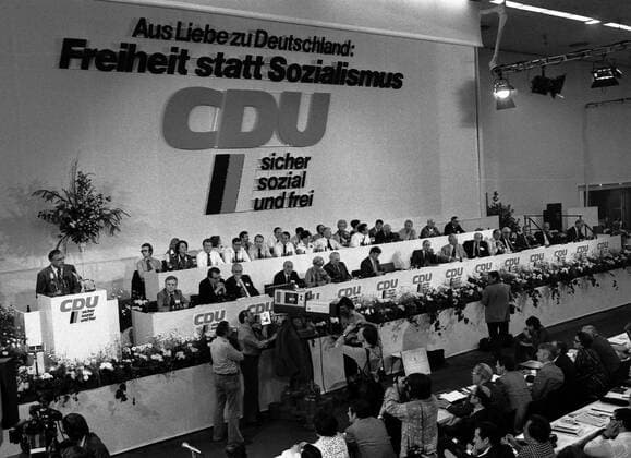 24. CDU Parteitag (vom 24.-26. Mai 1976 in Hannover). Im Foto: Helmut Kohl bei Ansprache
