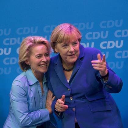 Deutschland, Berlin, Konrad-Adenauer Haus, Wahlabend bei der CDU, Arbeitsministerin Ursula von der Leyen, Bundeskanzlerin Angela Merkel CDU, 22.09.2013