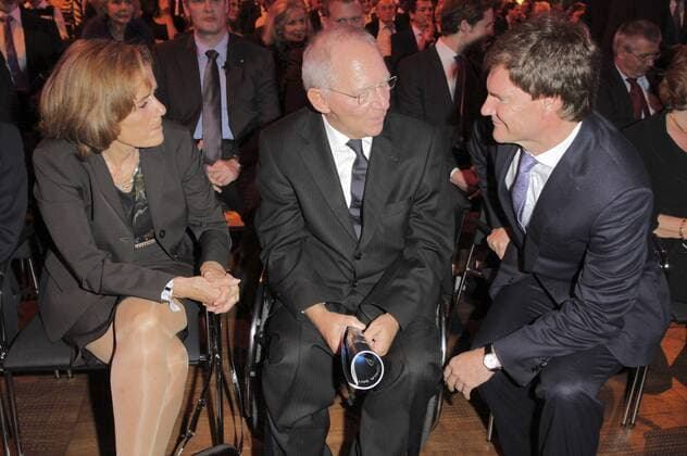 Wolfgang Schäuble mit Ehefrau Ingeborg und Carsten Maschmeyer bei der Publishers Night des VDZ in der Hauptstadtrepräsentanz der Deutschen Telekom. Berlin, 22.10.2013 Foto:xS.xSchrapsx xFuturexImage