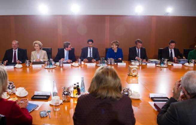 Berlin, Die Kabinettsmitglieder um Bundeskanzlerin Angela Merkel (CDU) sitzen am Mittwoch (20.11.13) im Bundeskanzleramt bei der Kabinettssitzung.