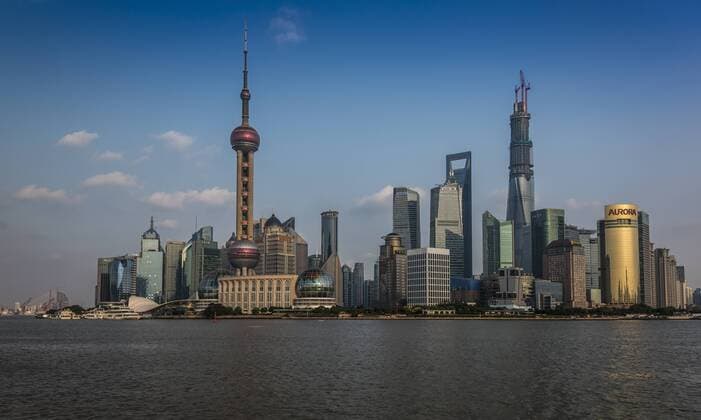 Pudong Skyline mit Oriental Pearl Tower, Shanghai World Financial Center und Shanghai Tower, vom Bund, Shanghai, China iblglf03789515.jpg