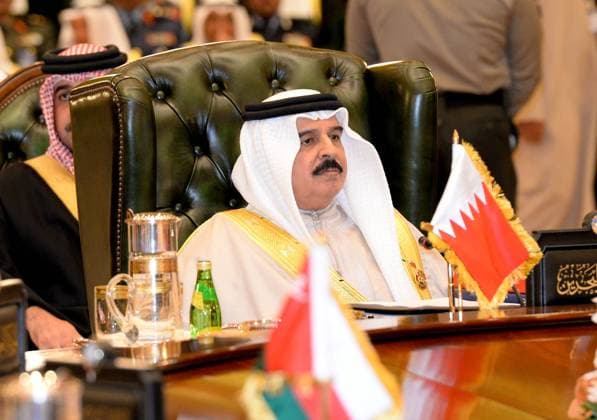 (131211) -- KUWAIT CITY, Dec. 10, 2013 (Xinhua) -- King Sheikh Hamad bin Isa Al-Khalifa of Bahrain attends the 34th Gulf Cooperation Council (GCC) summit in Kuwait-Kuwait City on Dec. 10, 2013. Kuwait Amir Sheikh Sabah Al-Ahmad Al-Jaber Al-Sabah called on the Arab Gulf countries to solve the conflict in Syria, while underlining that inter-GCC cooperation protected the Arab Gulf countries from dangers. (Xinhua Noufal Ibrahim) KUWAIT-KUWAIT CITY-GCC SUMMIT-OPENING 