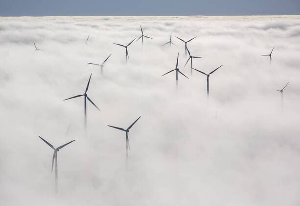 Windkraftwerke in einer Wolkendecke, blauer Himmel, Luftbild von Marsberg, Sauerland !ACHTUNGxMINDESTHONORARx60xEURO!