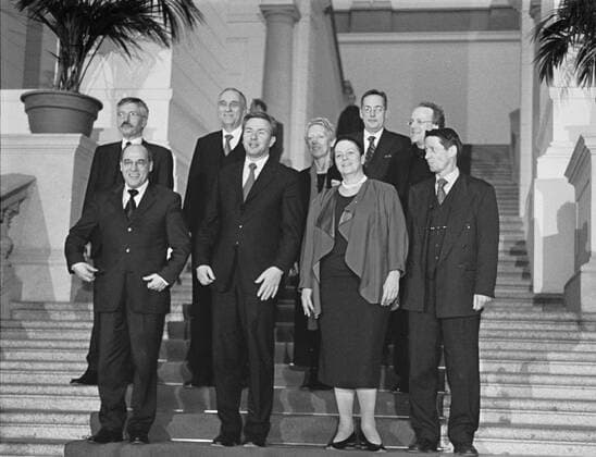 Gruppenfoto Senat von Berlin Senat von Berlin , v.l.n.r.: Finanzsenator Thilo Sarrazin (SPD), Gregor Gysi, Senator für Wirtschaft, Arbeit und Frauen (PDS), Klaus Böger, Senator für Bildung, Jugend und Sport (SPD), Klaus Wowereit, Regierender Bürgermeister (SPD), Heidi Knake-Werner, Senatorin für Gesundheit, Soziales und Verbraucherschutz (PDS), Karin Schubert, Justizsenatorin (SPD), Stadtentwicklungssenator Peter Strieder (SPD), Thomas Flierl, Senator für Wissenschaft, Forschung und Kultur, (PDS), Innensenator Dr. Ehrhart Körting (SPD), DEU, Berlin-Mitte, 17.01.2002;