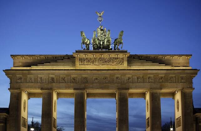 Berlin, Brandenburger Tor am Pariser Platz in der Dorotheenstadt im Ortsteil Mitte
