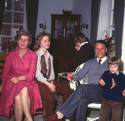 POLITIK Zum Tod des ehemaligen Ministerpräsidenten Ernst Albrecht Ursula von der Leyen. (l-r) Mutter Heide-Adele , Tochter Ursula von der Leyen , Bruder Barthold , Vater Dr. Ernst Albrecht mit Sohn Donatus auf einem Familienfoto von 1978. !AUFNAHMEDATUM GESCHÄTZT!