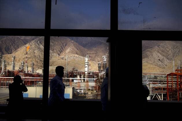 IMAGO Nature: Unsere Erde, Energiequellen, Erdgas A general view of the phase 15-16 of the South Pars gas field in the southern Iranian port of Assaluyeh, some 1,000 km south of Tehran, Iran on January 22, 2014. The South Pars North Dome Field is the World largest gas field and shared between Iran and Qatar.  IRNX20140122110