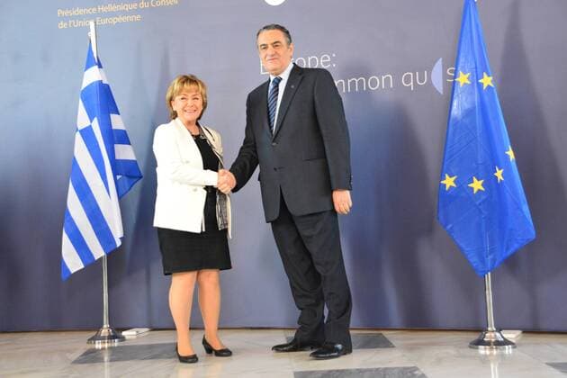 der griechische Justizminister Charalambos Athanasiou empfängt seine Amtskollegin Beatrice Ask, Schweden - Informelles Treffen der EU-Justizminister in Athen