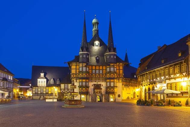 Markt und Rathaus bei Dämmerung, Wernigerode, Sachsen-Anhalt, Deutschland, Europa