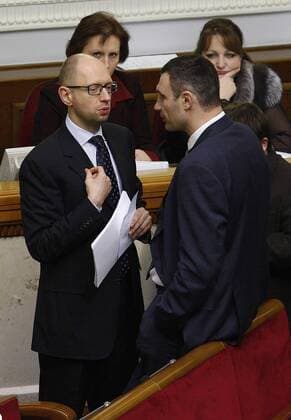 ITAR-TASS: KIEV, UKRAINE. FEBRUARY 6, 2014. Batkivshchyna (Fatherland) opposition party faction leader, Arseniy Yatsenyuk (L) and Udar Party leader Vitali Klitschko at a Verkhovna Rada (Ukrainian Parliament) plenary meeting.  premiumd RE137FDA