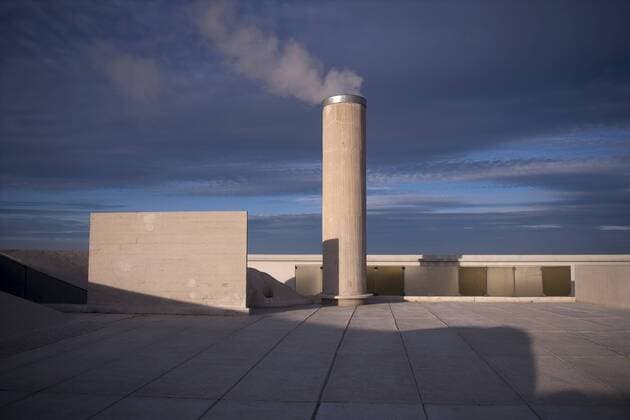 Unite d habitation by Le Corbusier, Marseille FRANKREICH, France, Marseille, Provence, 25.01.2014 Dachterrasse der Unite d habitation in der Cite radieuse vom Architekten Le Corbusier in Marseille. Gebaut zwischen 1947 - 52. Roof Terrace of the Unite d habitation in the Cite radieuse by architect Le Corbusier in Marseille. The pioneering block of flats were built in 1946-52. The Unite d Habitation is the name of a modernist residential housing design principle developed by Le Corbusier, with the collaboration of painter-architect Nadir Afonso. The concept formed the basis of several housing developments designed by him throughout Europe with this name. The most famous of these developments is located in south Marseille.