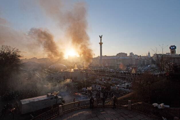 KIEV, UKRAINE. FEBRUARY 18, 2014. General view of Independence Square in Kyiv, the site if violent clashes between anti-government demonstrators and Ukrainian interior troops men.  RE13A041