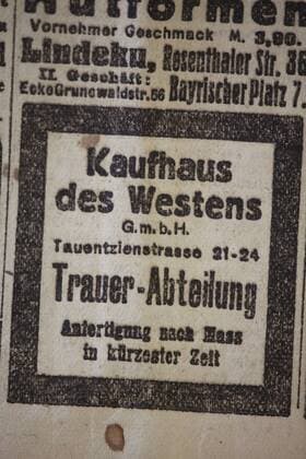 Alte Zeitung GER, 20120801,Alte zeitung, Berliner Lokal Zeitung, KaDeWe, Kaufhaus des Westens, Trauerabteilung